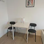 - Geisweid Work And Neu Modernisiert 2 Schlafzimmer Badezimmer Balkon * Siegen