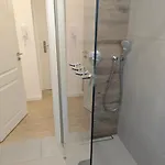 - Geisweid Work And Neu Modernisiert 2 Schlafzimmer Badezimmer Balkon Siegen
