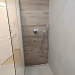 - Geisweid Work And Neu Modernisiert 2 Schlafzimmer Badezimmer Balkon Siegen