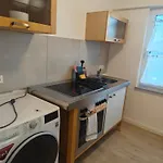 - Geisweid Work And Neu Modernisiert 2 Schlafzimmer Badezimmer Balkon