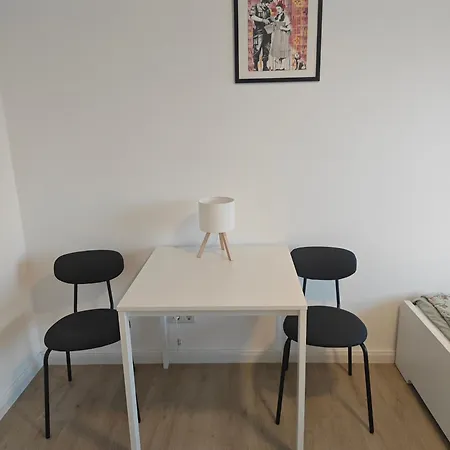 - Geisweid Work And Neu Modernisiert 2 Schlafzimmer Badezimmer Balkon