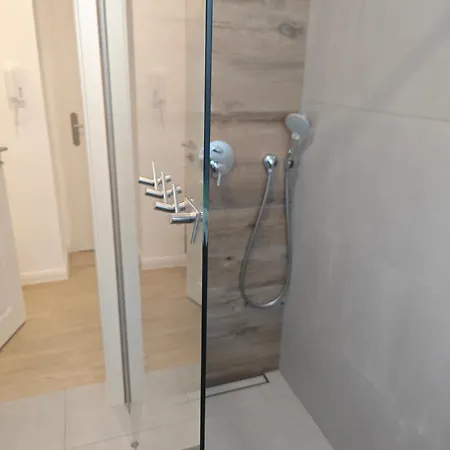 - Geisweid Work And Neu Modernisiert 2 Schlafzimmer Badezimmer Balkon * Siegen