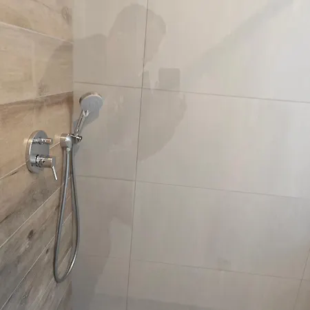 - Geisweid Work And Neu Modernisiert 2 Schlafzimmer Badezimmer Balkon Apartmán Siegen