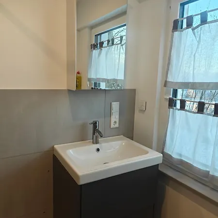 - Geisweid Work And Neu Modernisiert 2 Schlafzimmer Badezimmer Balkon
