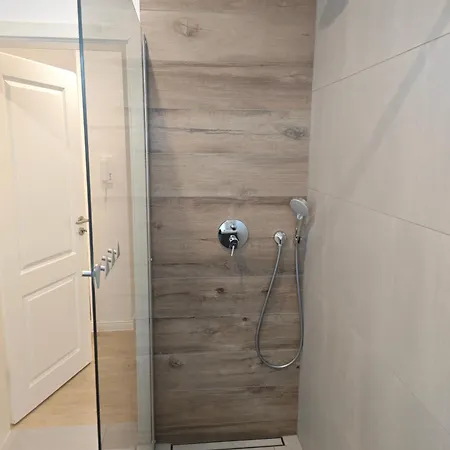 - Geisweid Work And Neu Modernisiert 2 Schlafzimmer Badezimmer Balkon Apartmán Siegen