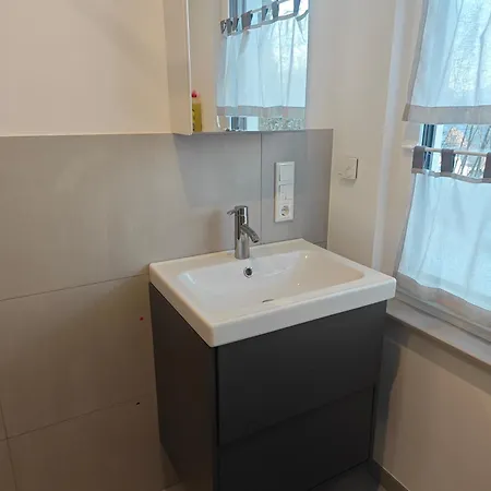 - Geisweid Work And Neu Modernisiert 2 Schlafzimmer Badezimmer Balkon