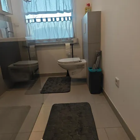 - Geisweid Work And Neu Modernisiert 2 Schlafzimmer Badezimmer Balkon
