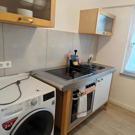 - Geisweid Work And Neu Modernisiert 2 Schlafzimmer Badezimmer Balkon * Siegen