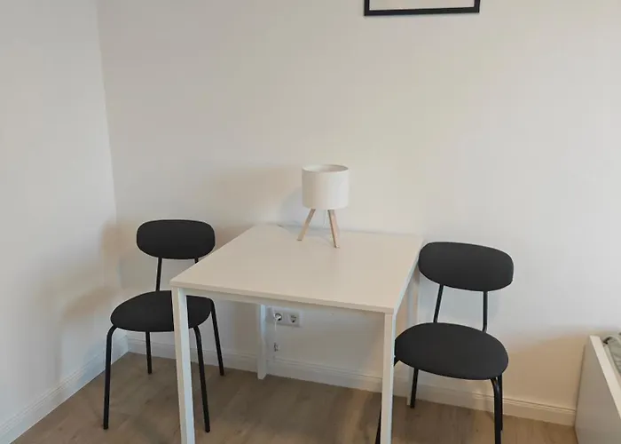 - Geisweid Work And Neu Modernisiert 2 Schlafzimmer Badezimmer Balkon * Siegen