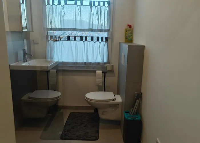 - Geisweid Work And Neu Modernisiert 2 Schlafzimmer Badezimmer Balkon Lägenhet Siegen