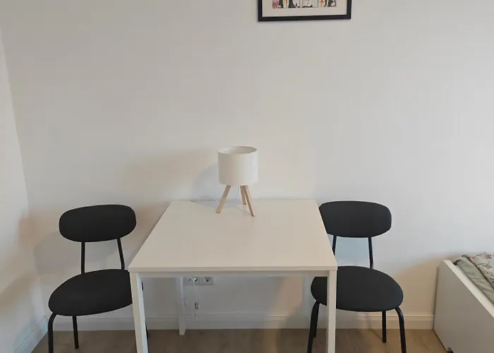 - Geisweid Work And Neu Modernisiert 2 Schlafzimmer Badezimmer Balkon