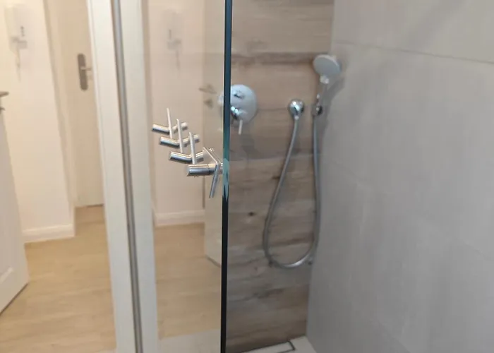 - Geisweid Work And Neu Modernisiert 2 Schlafzimmer Badezimmer Balkon * Siegen