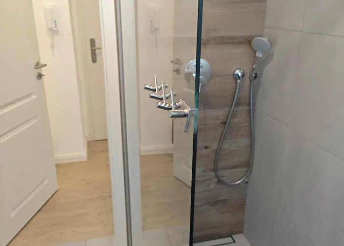 - Geisweid Work And Neu Modernisiert 2 Schlafzimmer Badezimmer Balkon Siegen