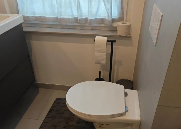 - Geisweid Work And Neu Modernisiert 2 Schlafzimmer Badezimmer Balkon Lägenhet Siegen