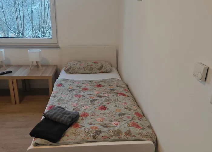 - Geisweid Work And Neu Modernisiert 2 Schlafzimmer Badezimmer Balkon * Siegen