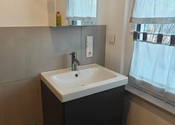 - Geisweid Work And Neu Modernisiert 2 Schlafzimmer Badezimmer Balkon Lägenhet Siegen