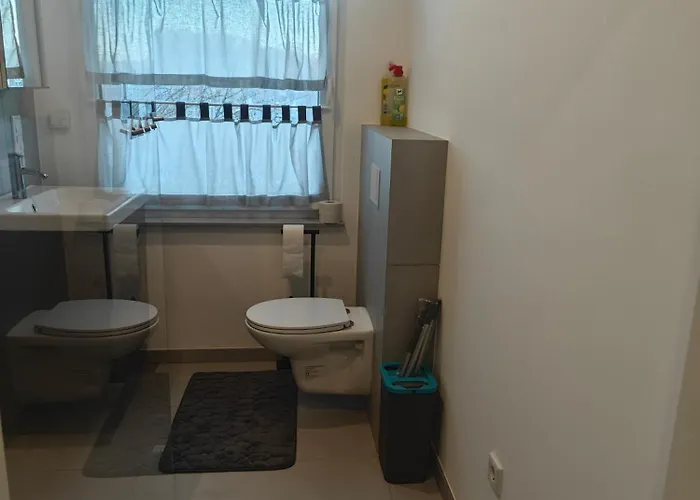 - Geisweid Work And Neu Modernisiert 2 Schlafzimmer Badezimmer Balkon Lägenhet Siegen