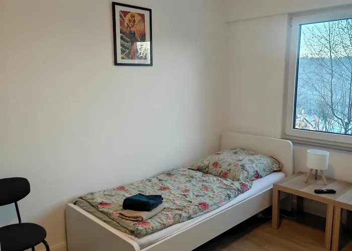 - Geisweid Work And Neu Modernisiert 2 Schlafzimmer Badezimmer Balkon Lägenhet *