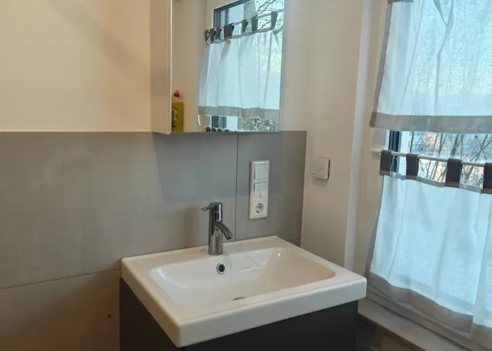 - Geisweid Work And Neu Modernisiert 2 Schlafzimmer Badezimmer Balkon