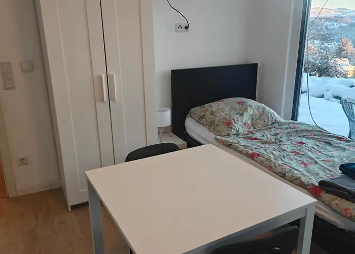 - Geisweid Work And Neu Modernisiert 2 Schlafzimmer Badezimmer Balkon Lägenhet *