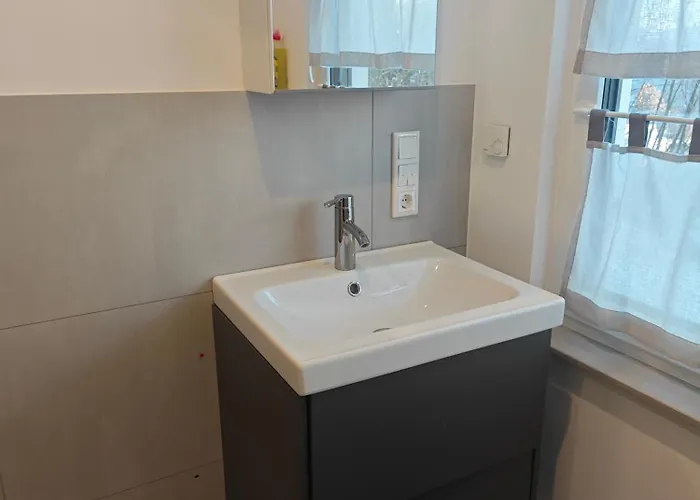 - Geisweid Work And Neu Modernisiert 2 Schlafzimmer Badezimmer Balkon