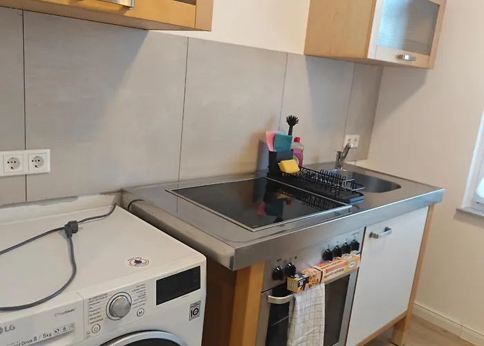 - Geisweid Work And Neu Modernisiert 2 Schlafzimmer Badezimmer Balkon