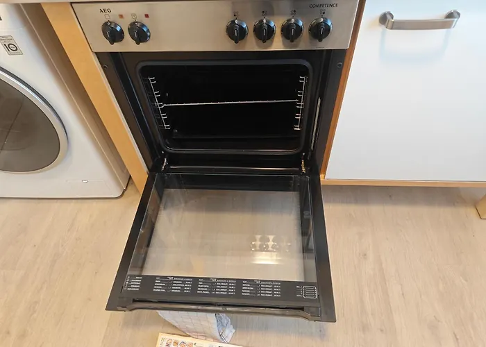 - Geisweid Work And Neu Modernisiert 2 Schlafzimmer Badezimmer Balkon Siegen