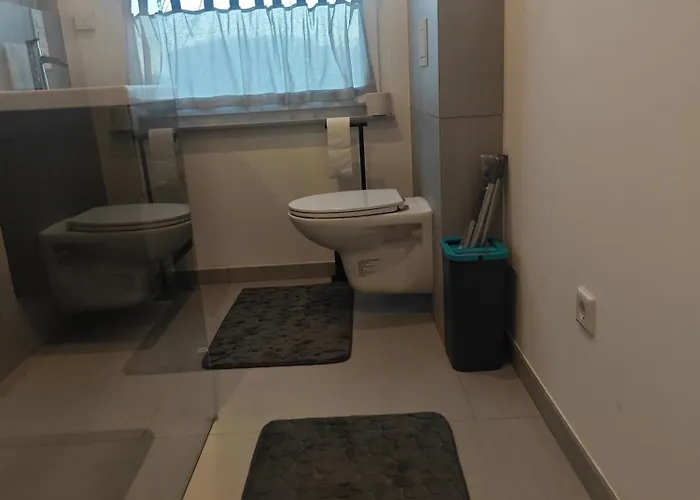 - Geisweid Work And Neu Modernisiert 2 Schlafzimmer Badezimmer Balkon