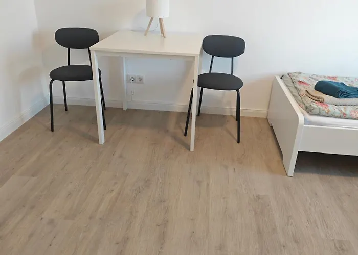 - Geisweid Work And Neu Modernisiert 2 Schlafzimmer Badezimmer Balkon Lägenhet Siegen