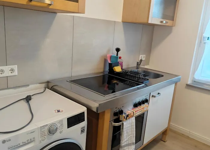 - Geisweid Work And Neu Modernisiert 2 Schlafzimmer Badezimmer Balkon * Siegen